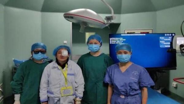 戴上3D眼镜做手术!西北首例3D导航青光眼手术获成功(图3) 戴上3D眼镜做手术!西北首例3D导航青光眼手术获成功(图3)