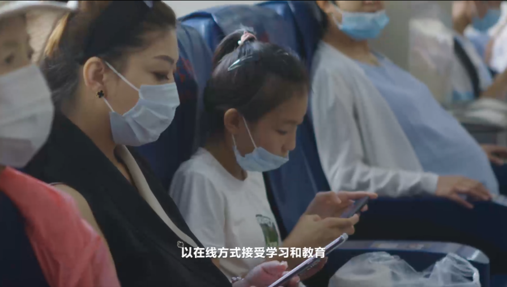长时间使用电子产品学习，很可能对孩子视力造成不可逆的伤害(图2)