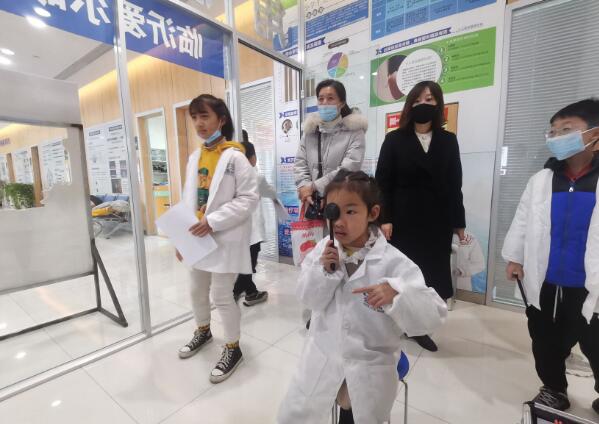 临沂爱尔眼科医院举办“欢乐元旦”亲子手工布艺DIY 护眼行动从小开始(图3)