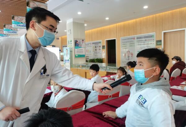 临沂爱尔眼科医院举办“欢乐元旦”亲子手工布艺DIY 护眼行动从小开始(图6)