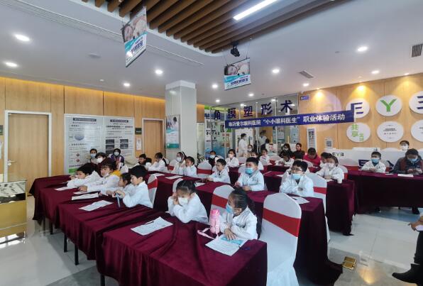 临沂爱尔眼科医院举办“欢乐元旦”亲子手工布艺DIY 护眼行动从小开始(图9)