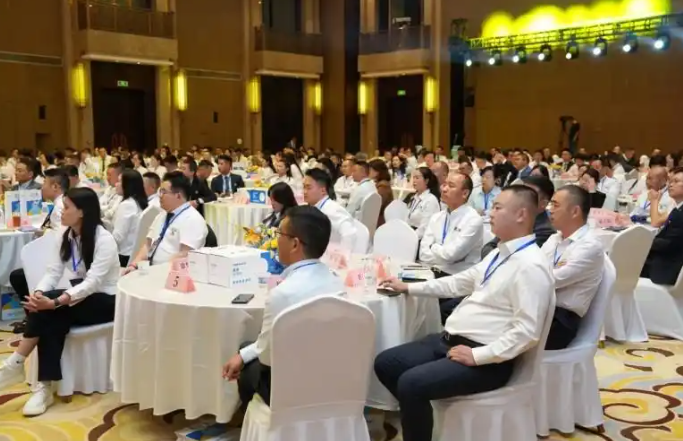 视立美发布学生视力管理体系:《4-18岁青少年学生全龄视力管理指南》(图2) 视立美发布学生视力管理体系:《4-18岁青少年学生全龄视力管理指南》(图2)
