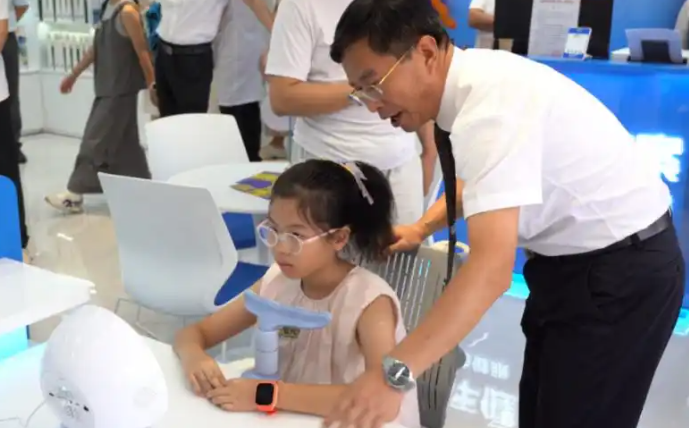 视立美发布学生视力管理体系:《4-18岁青少年学生全龄视力管理指南》(图4) 视立美发布学生视力管理体系:《4-18岁青少年学生全龄视力管理指南》(图4)