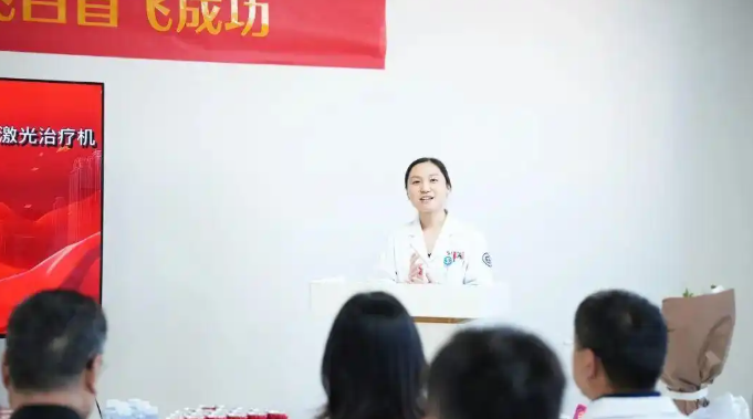 鲁南眼科医院强生“白力士”导航飞白首飞仪式顺利举办(图3) 鲁南眼科医院强生“白力士”导航飞白首飞仪式顺利举办(图3)