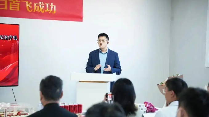 鲁南眼科医院强生“白力士”导航飞白首飞仪式顺利举办(图4) 鲁南眼科医院强生“白力士”导航飞白首飞仪式顺利举办(图4)