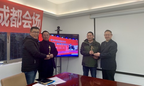 成都东区爱尔眼科胡建斌院长获评第七届“感动爱尔人物”(图2) 成都东区爱尔眼科胡建斌院长获评第七届“感动爱尔人物”(图2)
