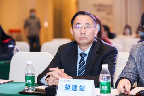 成都东区爱尔眼科胡建斌院长获评第七届“感动爱尔人物”(图6) 成都东区爱尔眼科胡建斌院长获评第七届“感动爱尔人物”(图6)