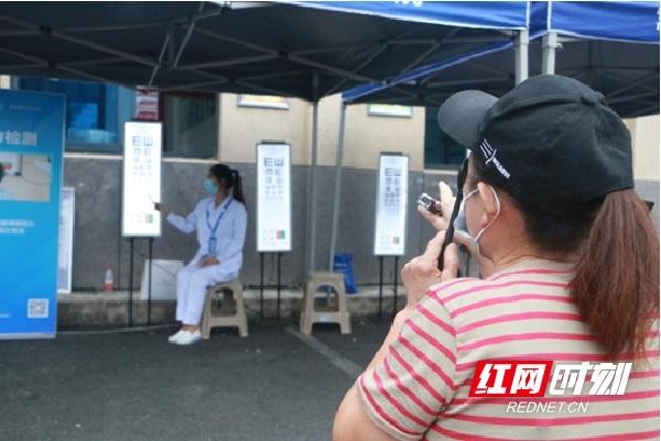 以心为灯,护民双眼—常德爱尔眼科开展眼疾救治活动(图2) 以心为灯,护民双眼—常德爱尔眼科开展眼疾救治活动(图2)