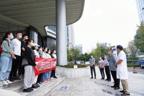 四川眼科医院抗疫纪实:一面战疫情,一面护光明(图2) 四川眼科医院抗疫纪实:一面战疫情,一面护光明(图2)