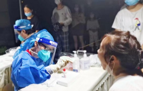 四川眼科医院抗疫纪实:一面战疫情,一面护光明(图4) 四川眼科医院抗疫纪实:一面战疫情,一面护光明(图4)